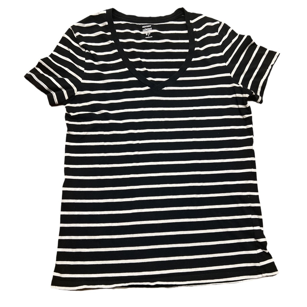 Old Navy Women’s Striped T-Shirt 
Size: Small